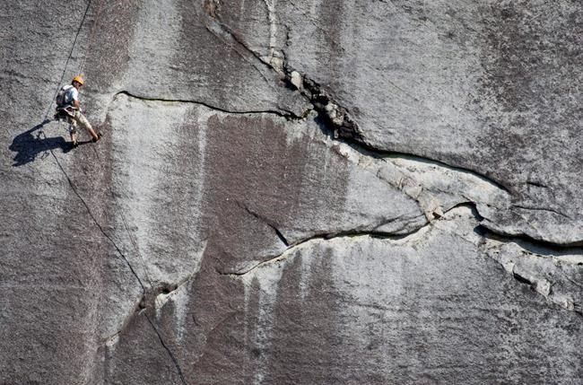 Two climbers injured by rockfall on 'well-known' route in Squamish, B.C. | iNFOnews.ca