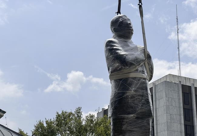 Bronze statue of John Lewis replaces more than 100-year-old Confederate monument | iNFOnews.ca Bronze statue of John Lewis replaces more than 100-year-old Confederate monument | iNFOnews.ca