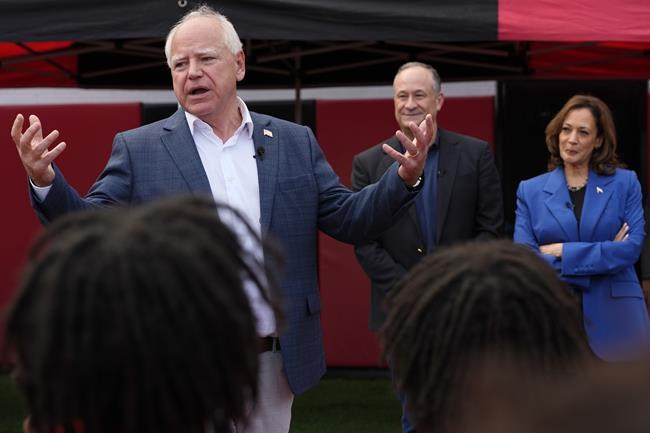 Harris and Walz make small-town stops and campaign phone calls on Pennsylvania bus tour before DNC | iNFOnews.ca Harris and Walz make small-town stops and campaign phone calls on Pennsylvania bus tour before DNC | iNFOnews.ca