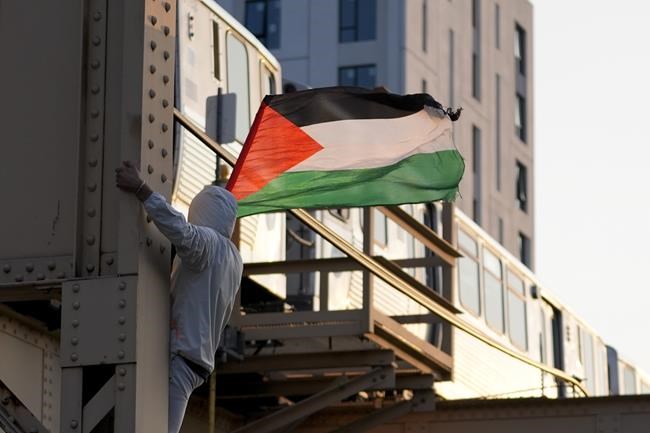 Crowds of pro-Palestinian protesters rally and march outside Democratic convention's 3rd night | iNFOnews.ca Crowds of pro-Palestinian protesters rally and march outside Democratic convention's 3rd night | iNFOnews.ca
