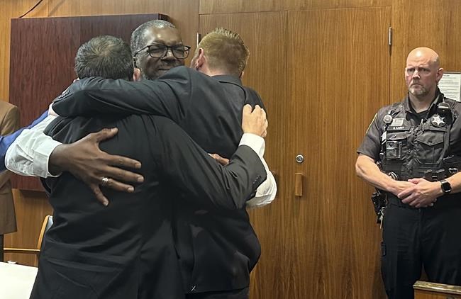 3 Detroit-area mall guards not guilty of involuntary manslaughter in man’s death in 2014 | iNFOnews.ca 3 Detroit-area mall guards not guilty of involuntary manslaughter in man’s death in 2014 | iNFOnews.ca