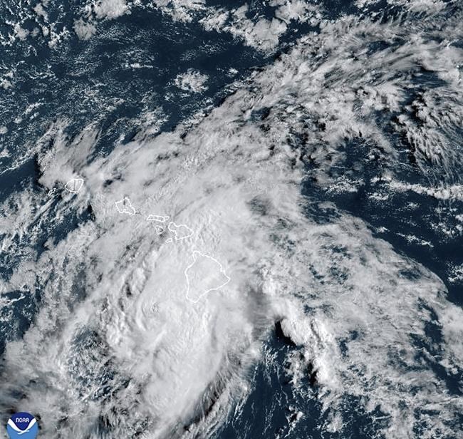 Hone weakens to tropical storm and sweeps past Hawaii, dumping enough rain to ease wildfire fears | iNFOnews.ca Hone weakens to tropical storm and sweeps past Hawaii, dumping enough rain to ease wildfire fears | iNFOnews.ca
