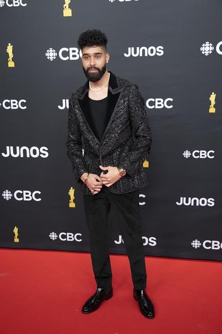 Shots fired, vehicles burned at Punjabi musician AP Dhillon's Victoria-area home | iNFOnews.ca Shots fired, vehicles burned at Punjabi musician AP Dhillon's Victoria-area home | iNFOnews.ca