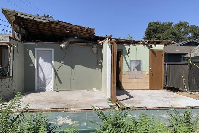 Half a house for half a million dollars: Home crushed by tree hits market near Los Angeles | iNFOnews.ca
