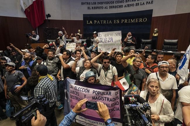 Mexico’s Senate approves a contentious judicial overhaul after protesters storm the chamber | iNFOnews.ca Mexico’s Senate approves a contentious judicial overhaul after protesters storm the chamber | iNFOnews.ca