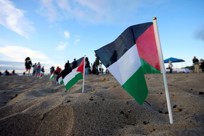 Hundreds gather on a Seattle beach to remember an American activist killed by the Israeli military | iNFOnews.ca Hundreds gather on a Seattle beach to remember an American activist killed by the Israeli military | iNFOnews.ca
