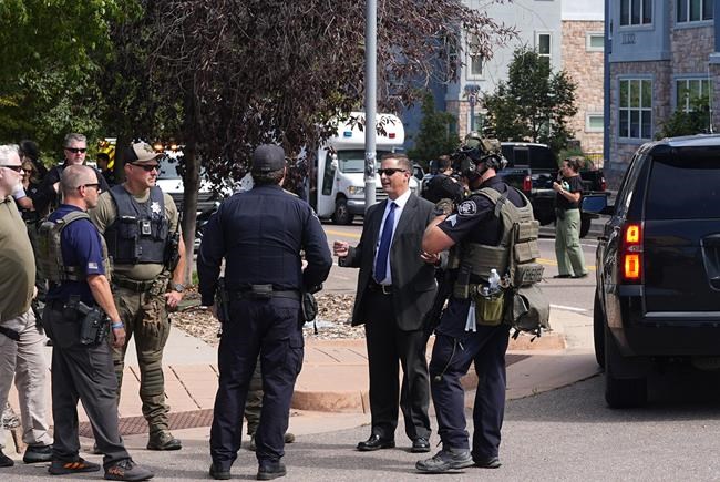 Woman held hostage dies and the suspect is arrested after an hourslong standoff near Denver | iNFOnews.ca Woman held hostage dies and the suspect is arrested after an hourslong standoff near Denver | iNFOnews.ca
