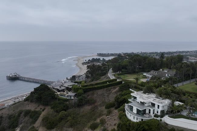 An earthquake shakes the Los Angeles area as wildfires rage nearby | iNFOnews.ca