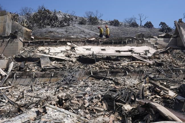 Firefighters gain ground on 3 huge Southern California blazes | iNFOnews.ca Firefighters gain ground on 3 huge Southern California blazes | iNFOnews.ca