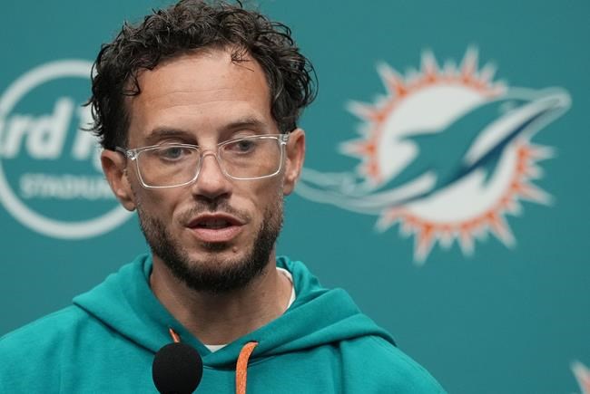 Dolphins will bring in another quarterback, while Tagovailoa deals with concussion | iNFOnews.ca Dolphins will bring in another quarterback, while Tagovailoa deals with concussion | iNFOnews.ca