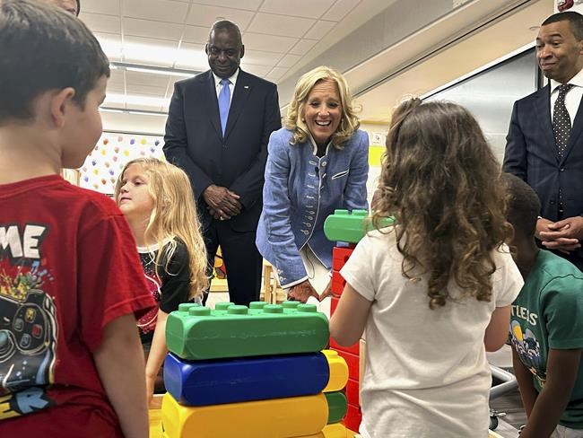 Jill Biden and Lloyd Austin visit an Alabama base to tout expanded military benefits | iNFOnews.ca Jill Biden and Lloyd Austin visit an Alabama base to tout expanded military benefits | iNFOnews.ca
