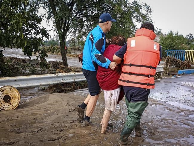 4 people found dead in eastern Romania as rainstorms leave hundreds stranded | iNFOnews.ca