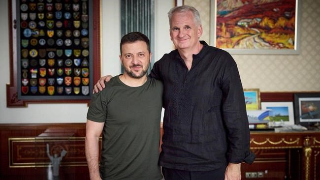 US historian leads charity run in Kyiv to highlight the plight of Ukrainian POWs | iNFOnews.ca
