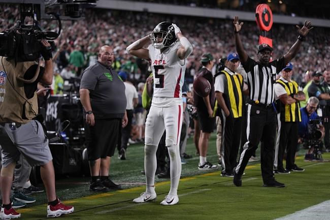 Cousins caps winning drive with TD pass to London as Falcons rally past Eagles 22-21 | iNFOnews.ca