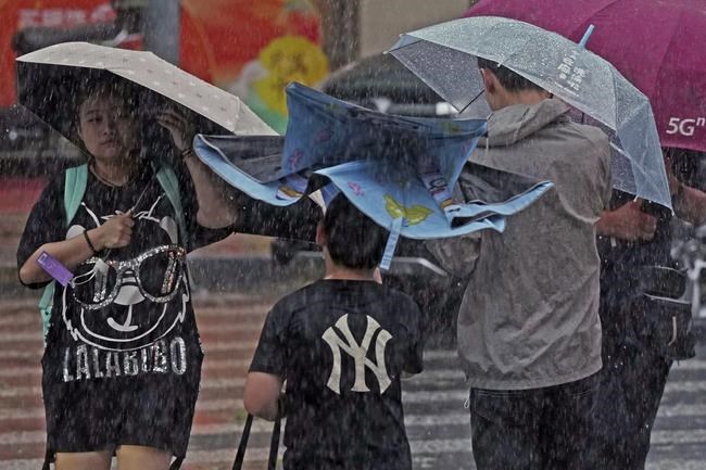 2 people reported dead in China as Typhoon Bebinca is downgraded to a tropical storm | iNFOnews.ca