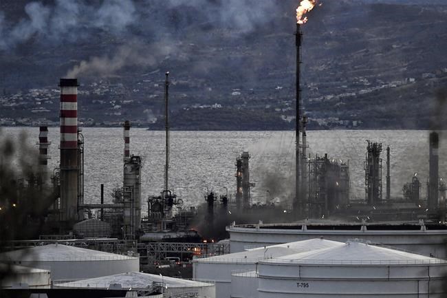 Greek firefighters contain a blaze at a major oil refinery that injured 3 workers | iNFOnews.ca