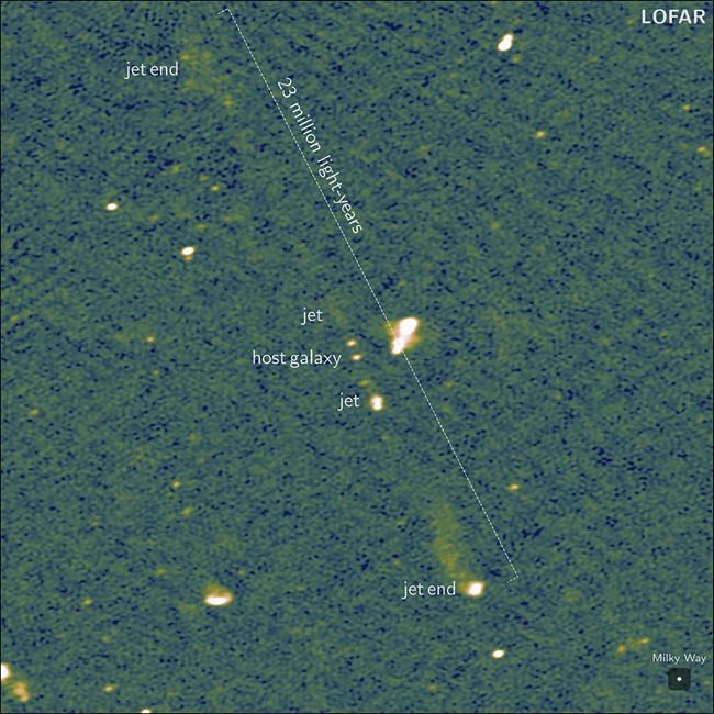 Scientists detect longest pair of jets streaming from a supermassive black hole | iNFOnews.ca Scientists detect longest pair of jets streaming from a supermassive black hole | iNFOnews.ca