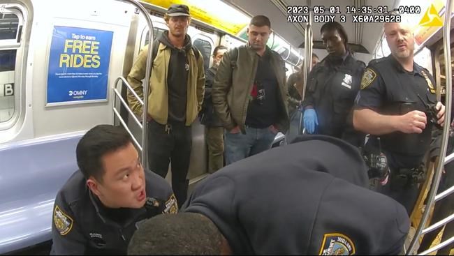 Jury sees video of subway chokehold that led to Marine veteran's manslaughter trial | iNFOnews.ca