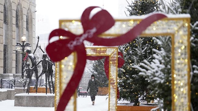 Stressed about the cost of the holidays? How to talk to loved ones about cutting back | iNFOnews.ca