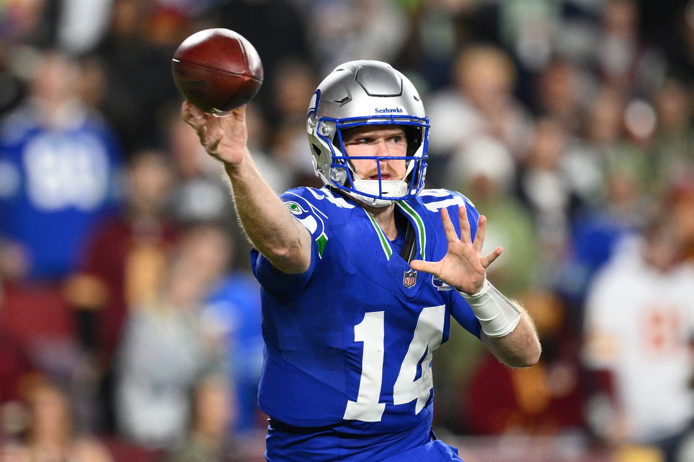 Sam Darnold leads Seahawks to easy 38-14 win over Commanders, who lose Jayden Daniels to arm injury | iNFOnews.ca