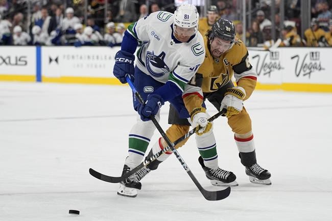 NHL roundup: Maple Leafs beat Hurricanes 6-3, Steeves scores first goal | iNFOnews.ca