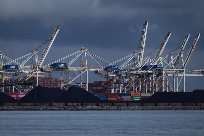 B.C. Opposition Leader Rustad wants to hit U.S. with 'carbon tax' on coal shipments | iNFOnews.ca