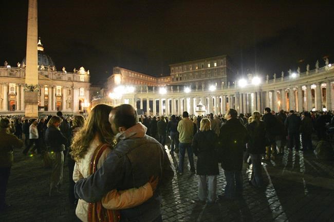 Pope Francis’ health crisis sparks prayers from thousands outside the Vatican | iNFOnews.ca