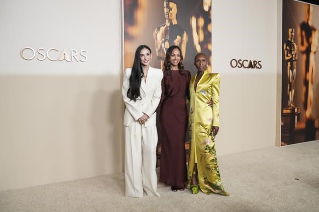 Oscar nominees gather for a chummy night of cocktails, dinner and the annual class picture | iNFOnews.ca