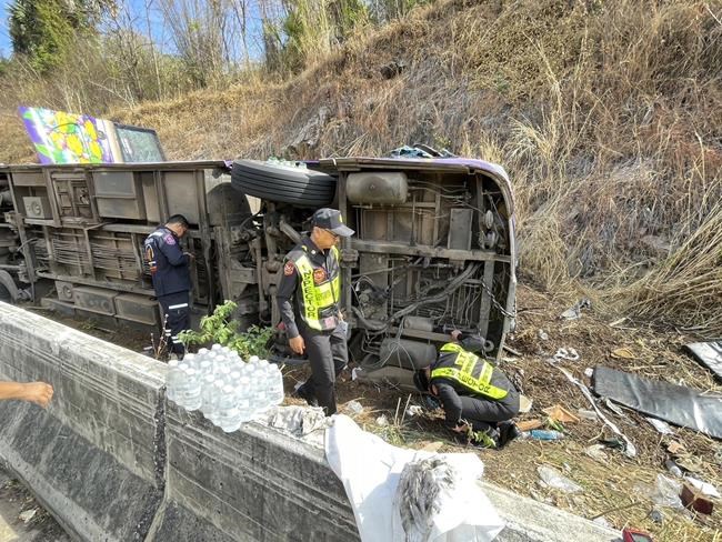 18 dead in a bus crash in eastern Thailand | iNFOnews.ca 18 dead in a bus crash in eastern Thailand | iNFOnews.ca