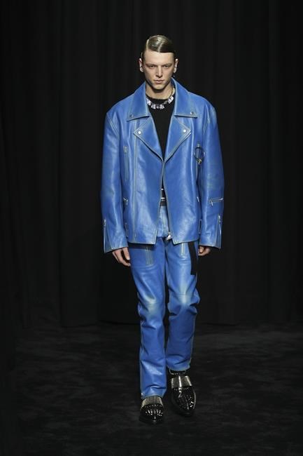 Jil Sander collection creates light from darkness as designers Lucie and Luke Meier leave the brand | iNFOnews.ca Jil Sander collection creates light from darkness as designers Lucie and Luke Meier leave the brand | iNFOnews.ca