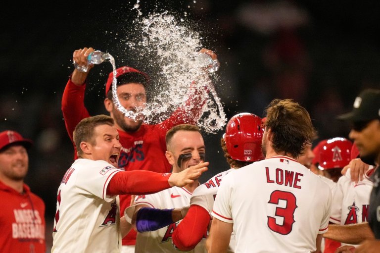 Angels blow 9th-inning lead, then rally for 2 in the 10th to edge Twins 5-4 | iNFOnews.ca