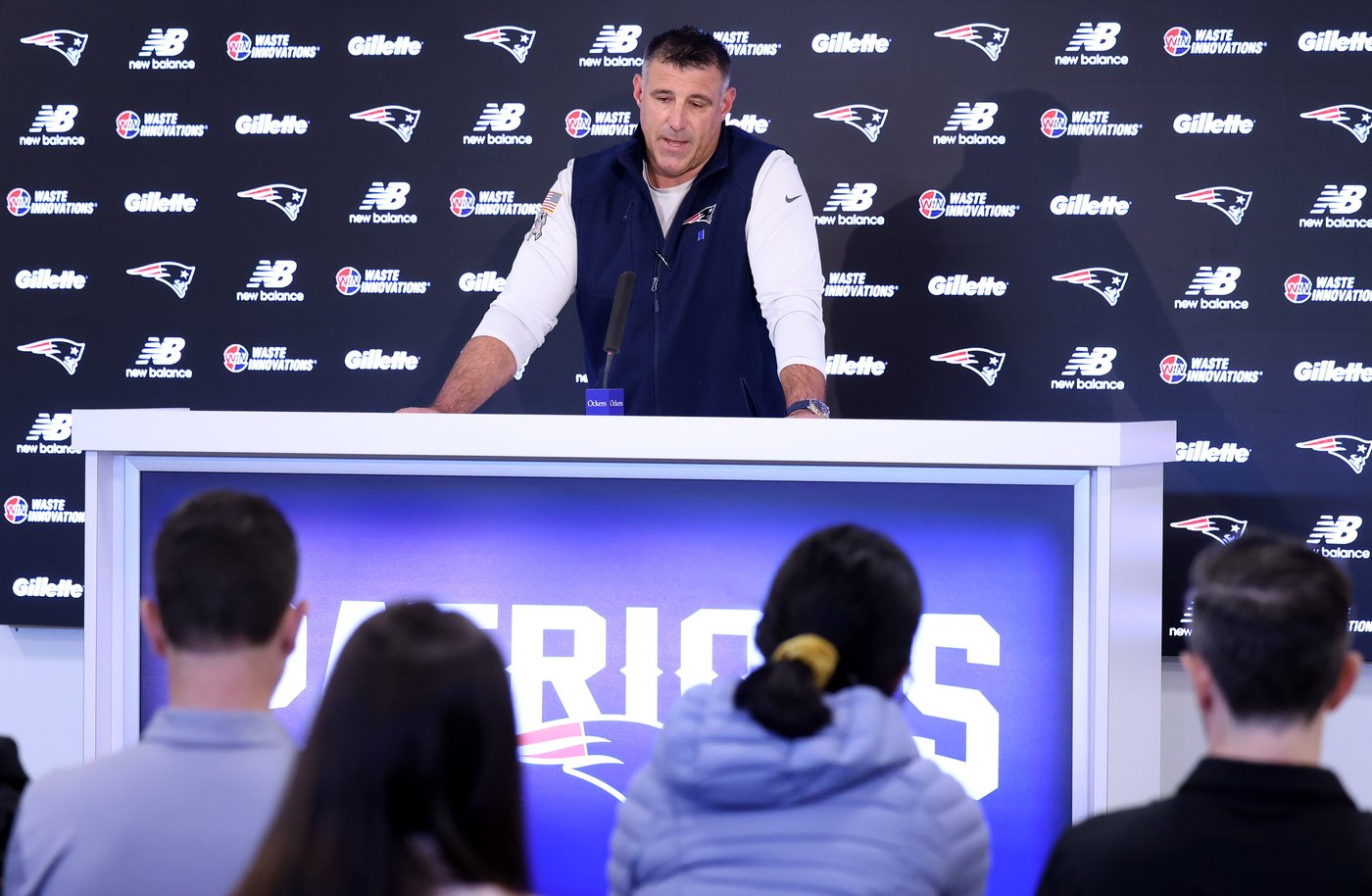 Mike Vrabel says he's had difficult conversations after publication of photos with NFL reporter | iNFOnews.ca