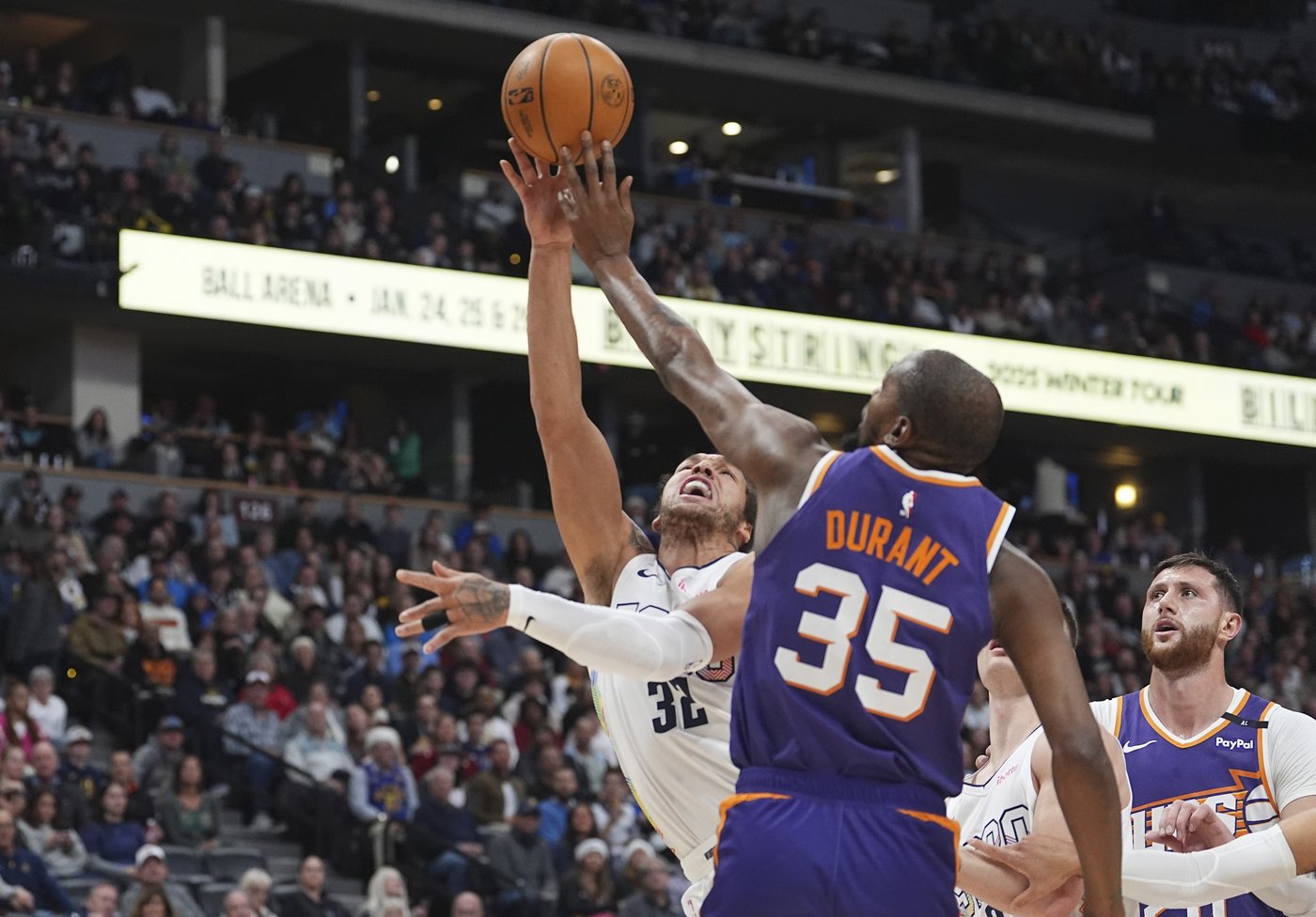 Jokic scores 32 points and the Nuggets rout the Suns 117-90 | iNFOnews.ca