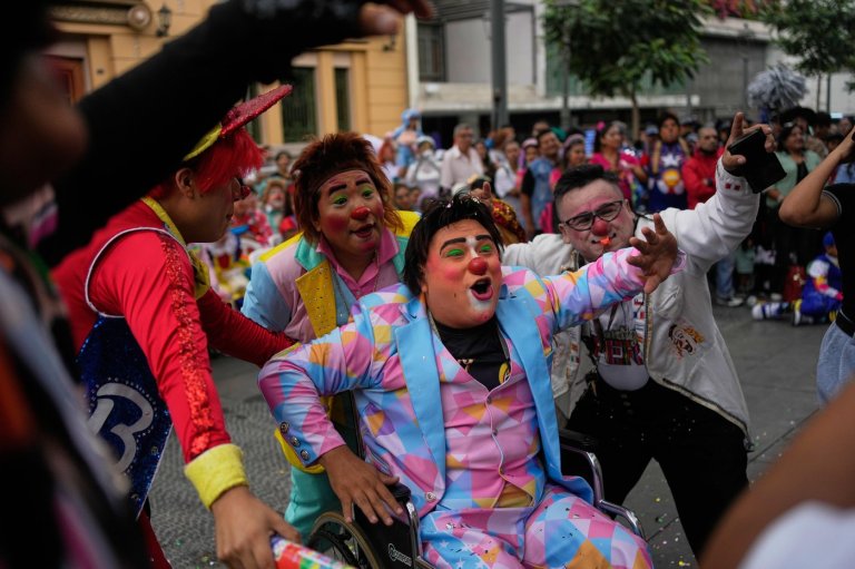 Clown Day in Peru, violence in Colombia and other top photos from Latin America and the Caribbean | iNFOnews.ca