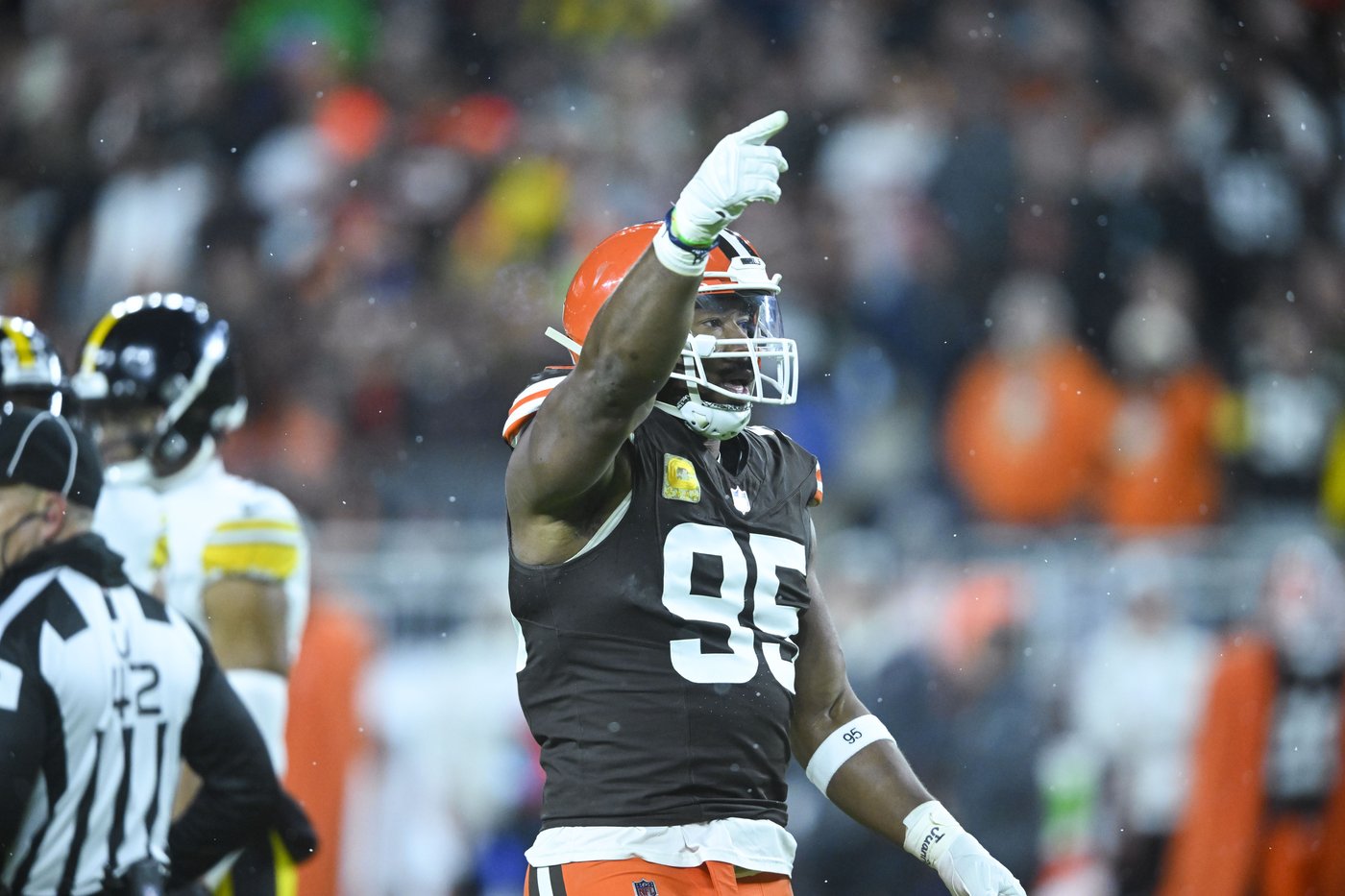 Nick Chubb plows through heavy snow for 2-yard TD, giving Browns 24-19 win over Steelers | iNFOnews.ca Nick Chubb plows through heavy snow for 2-yard TD, giving Browns 24-19 win over Steelers | iNFOnews.ca