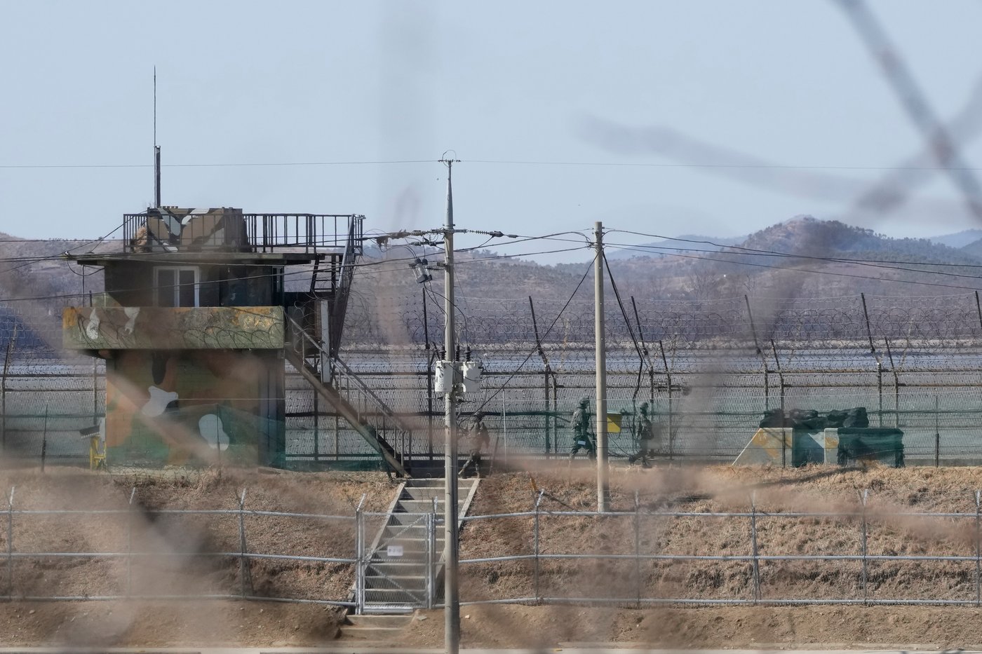 Explosion injures 3 South Korean military officers inside DMZ bordering North Korea | iNFOnews.ca
