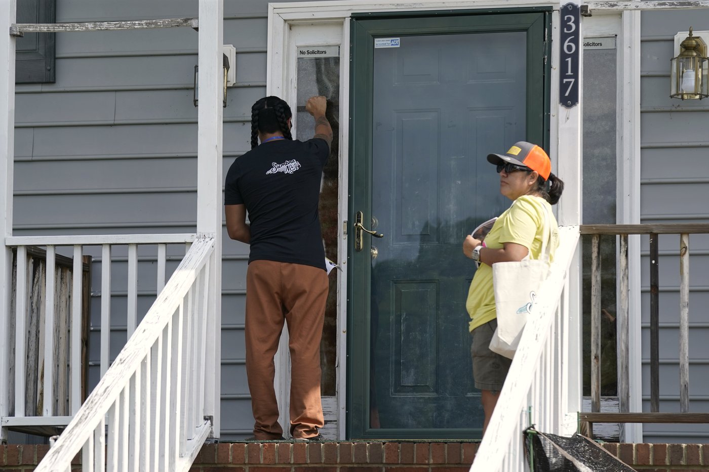 Voting groups that got a boost from Harris' candidacy are still working to persuade voters of color | iNFOnews.ca