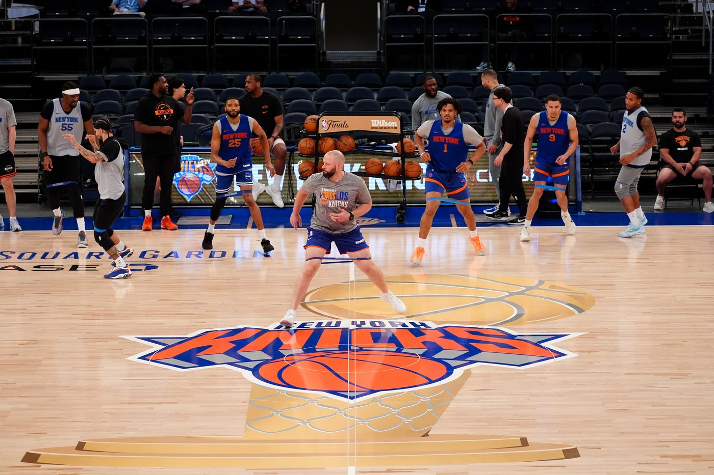 Knicks say the winning bid for 2 celebrity row seats for Game 3 of the NBA Finals is $1 million | iNFOnews.ca Knicks say the winning bid for 2 celebrity row seats for Game 3 of the NBA Finals is $1 million | iNFOnews.ca