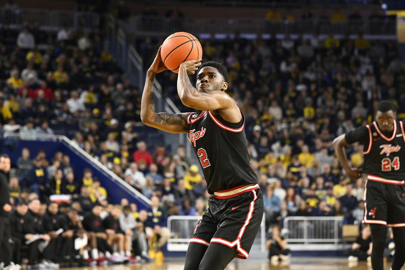 Michigan rolls to 112-64 victory over Western Kentucky | iNFOnews.ca