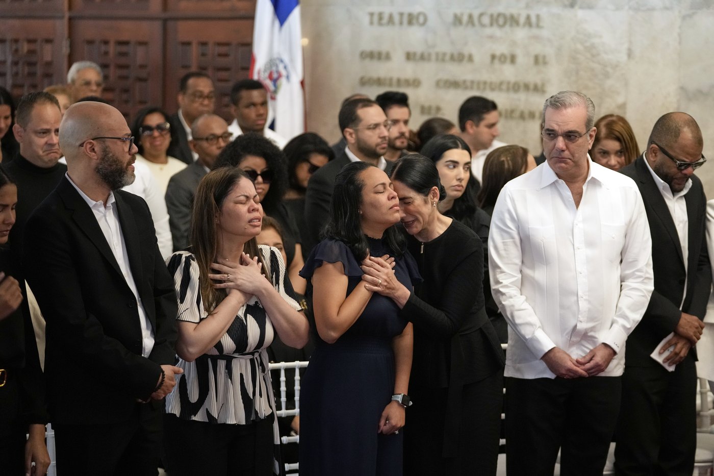 Mourners pay tribute to merengue icon Rubby Pérez, who died in the Dominican roof collapse | iNFOnews.ca