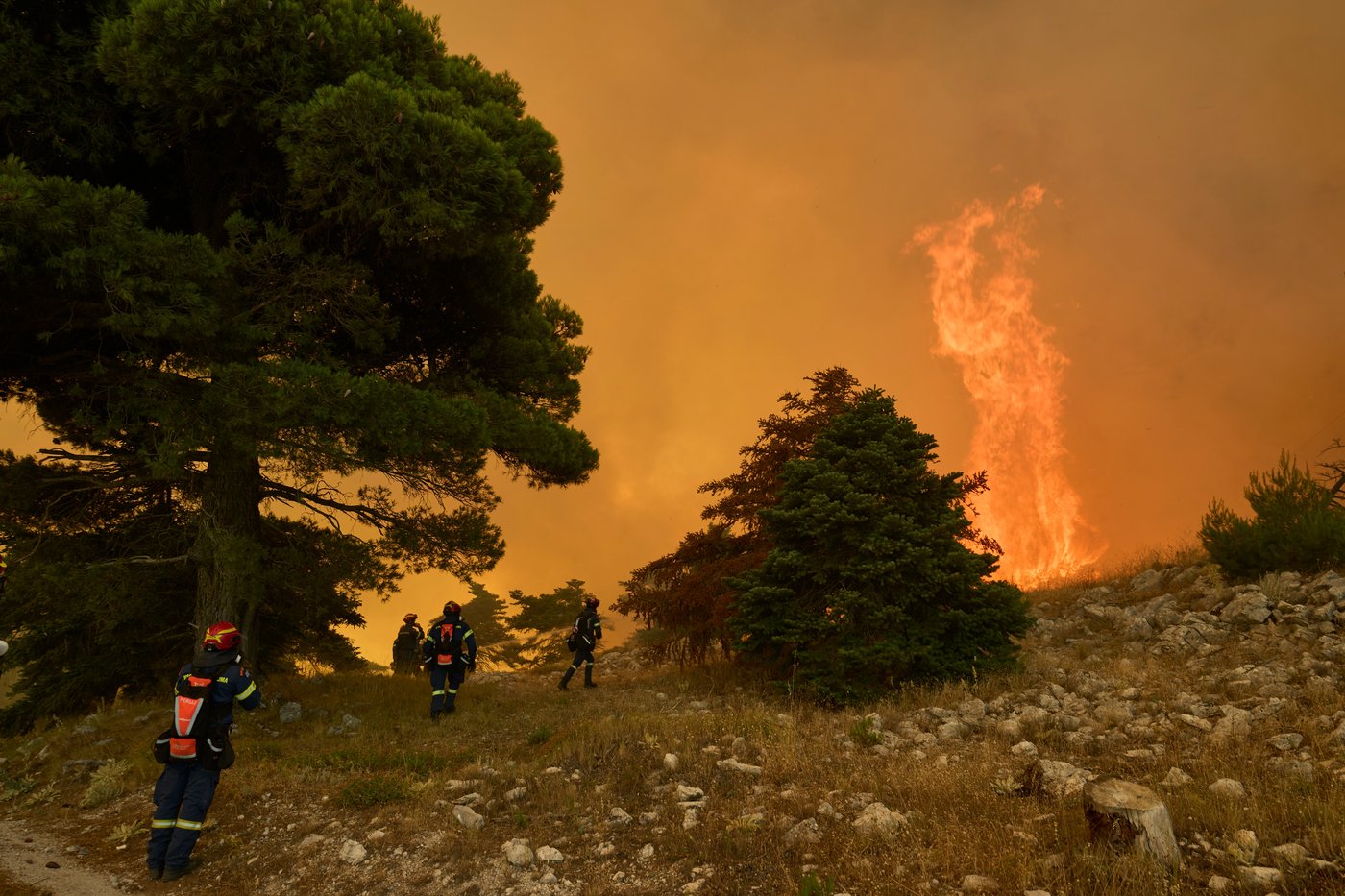 Firefighters scramble to contain fires outside Athens before winds and high temperatures return | iNwheels