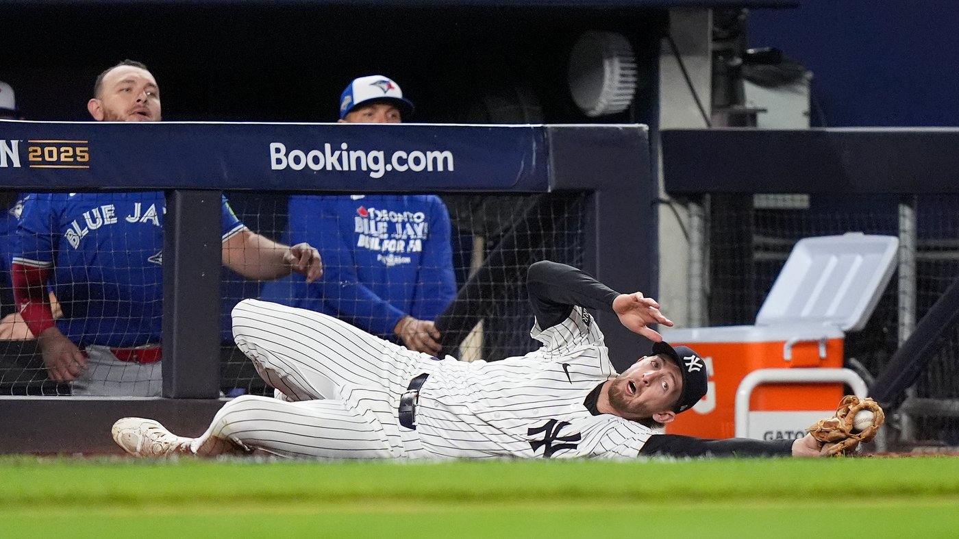 Photo Gallery: Blue Jays beat Yankees in Game 4 | iNFOnews.ca