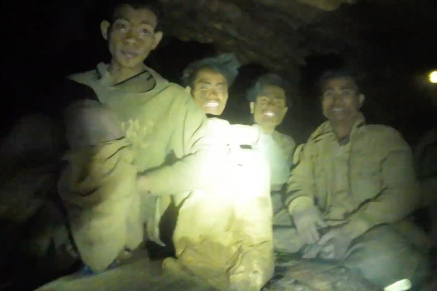 Divers find 5 villagers alive in a flooded cave in Laos after more than a week trapped in darkness | iNFOnews.ca