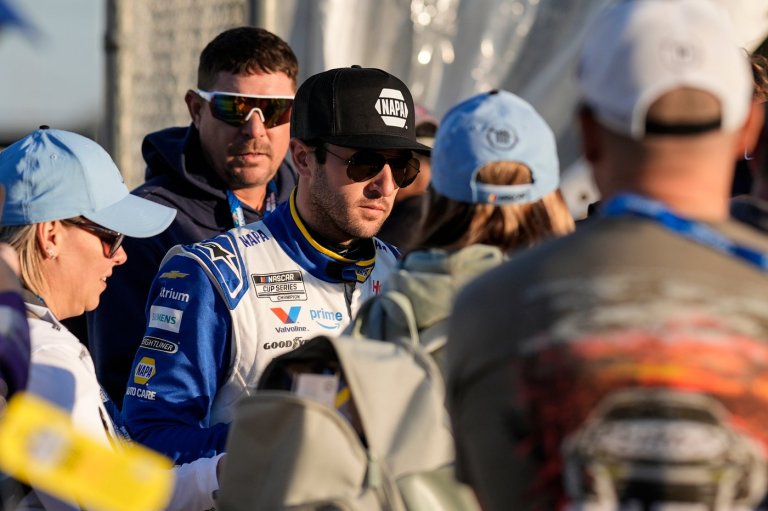 Chase Elliott had 1st Daytona 500 title in sight before losing out in last-lap wreck to Reddick | iNFOnews.ca