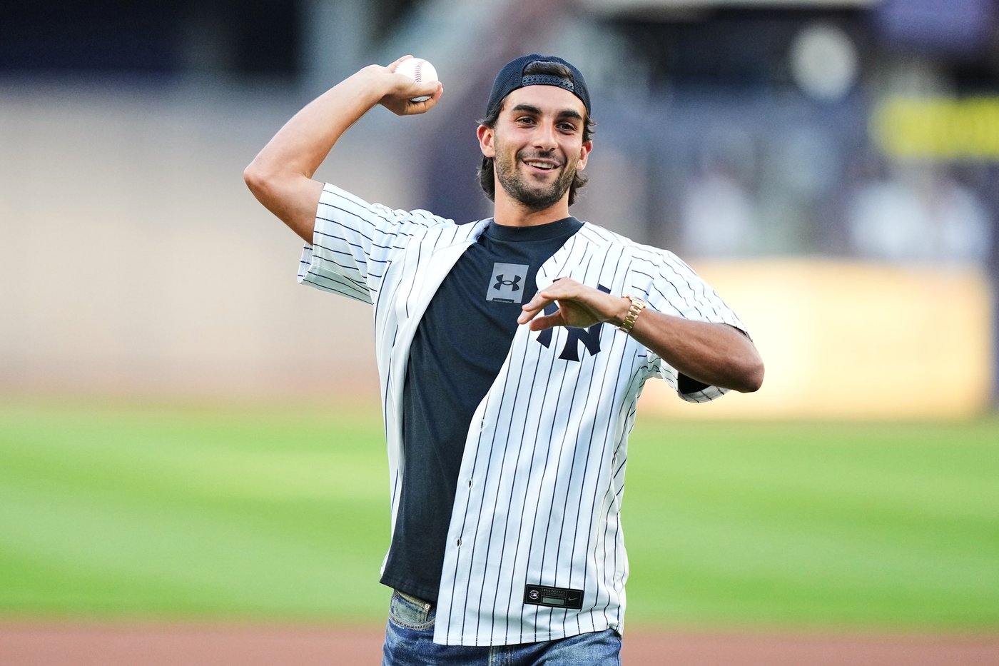World Cup hero Ferran Torres of Spain throws first pitch at Yankee Stadium | iNFOnews.ca