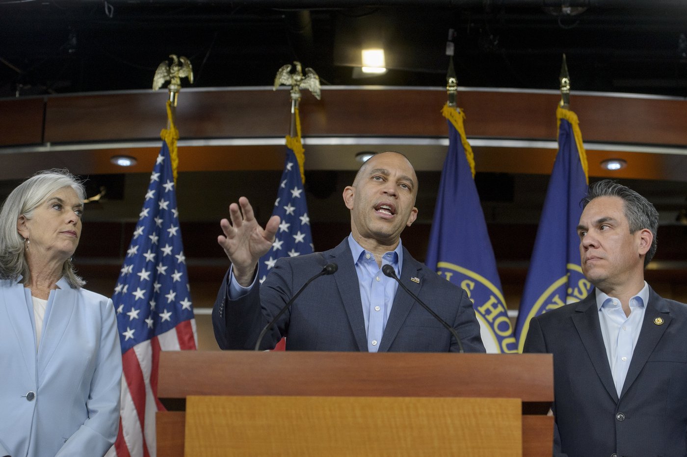 Democrats clashed over their shutdown strategy. But the party's identity crisis runs far deeper | iNFOnews.ca Democrats clashed over their shutdown strategy. But the party's identity crisis runs far deeper | iNFOnews.ca