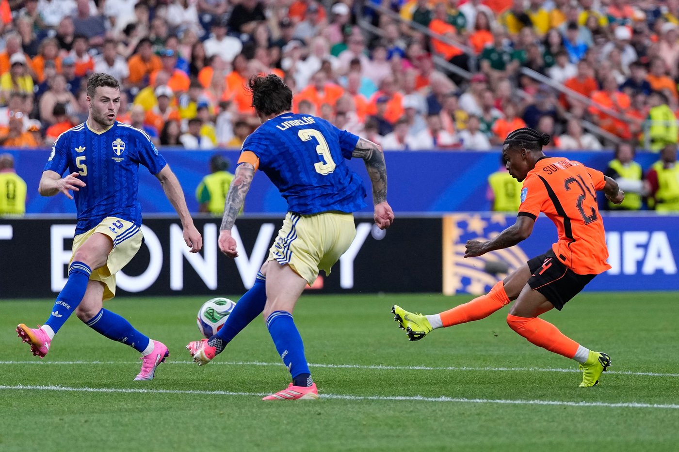 Netherlands and Sweden face off in Houston and other World Cup Day 10 highlights, in photos | iNFOnews.ca