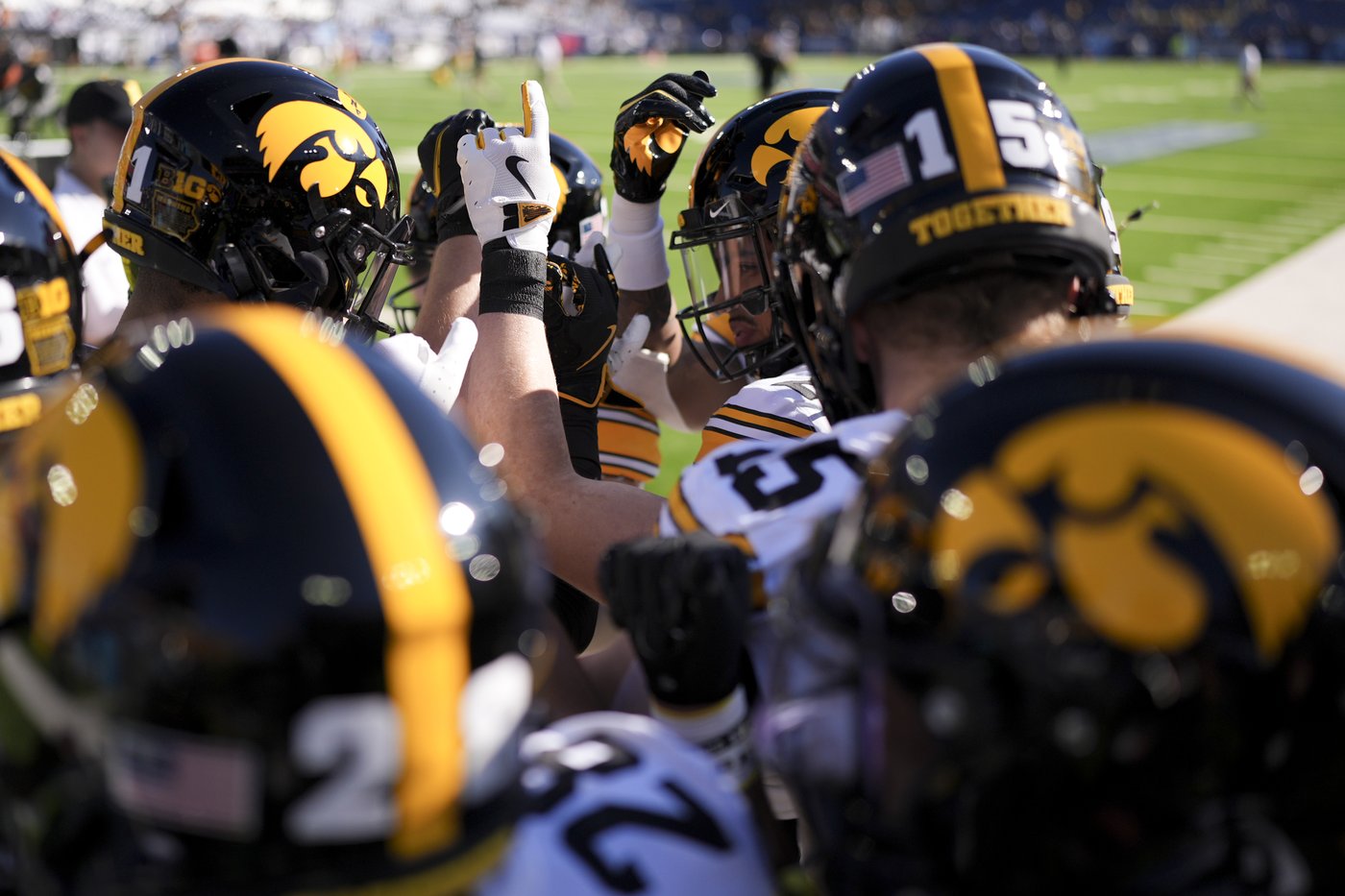 Fans now can put up money to entice specific athletes to join or stay with favorite college teams | iNFOnews.ca