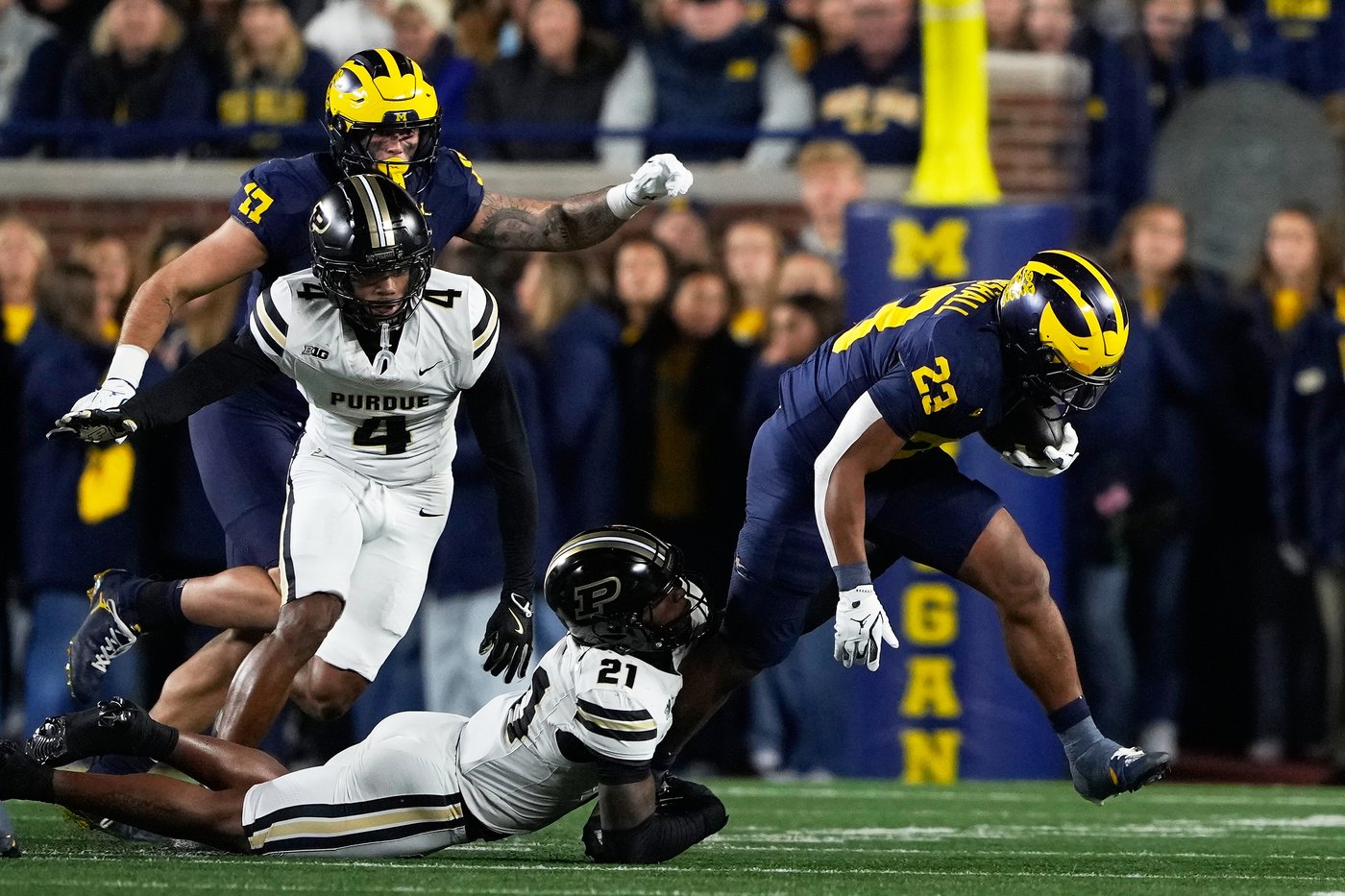 Jordan Marshall runs for 185 yards and 3 TDs to help No. 21 Michigan hold off Purdue for 21-16 win | iNFOnews.ca Jordan Marshall runs for 185 yards and 3 TDs to help No. 21 Michigan hold off Purdue for 21-16 win | iNFOnews.ca