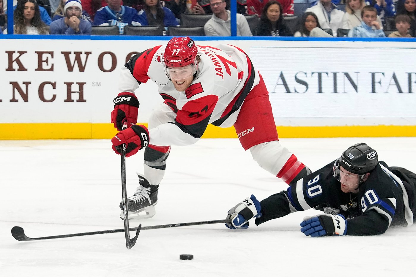 Jake Guentzel scores twice as Lightning rally for 6-4 win over Hurricanes | iNFOnews.ca Jake Guentzel scores twice as Lightning rally for 6-4 win over Hurricanes | iNFOnews.ca